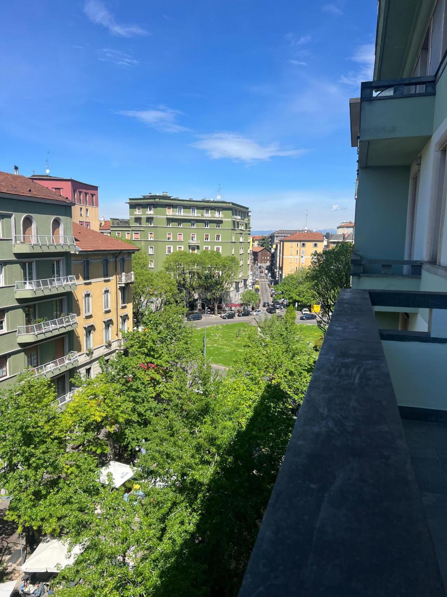 New Apartment With Balcony, Isola Bosco Verticale Milano Esterno foto